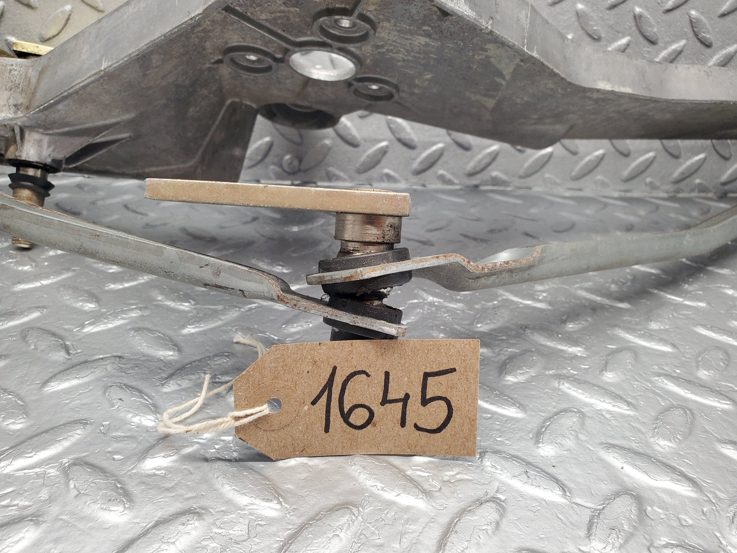 1645 Mercedes-Benz W220 S430 Wiper Linkage 3391098392