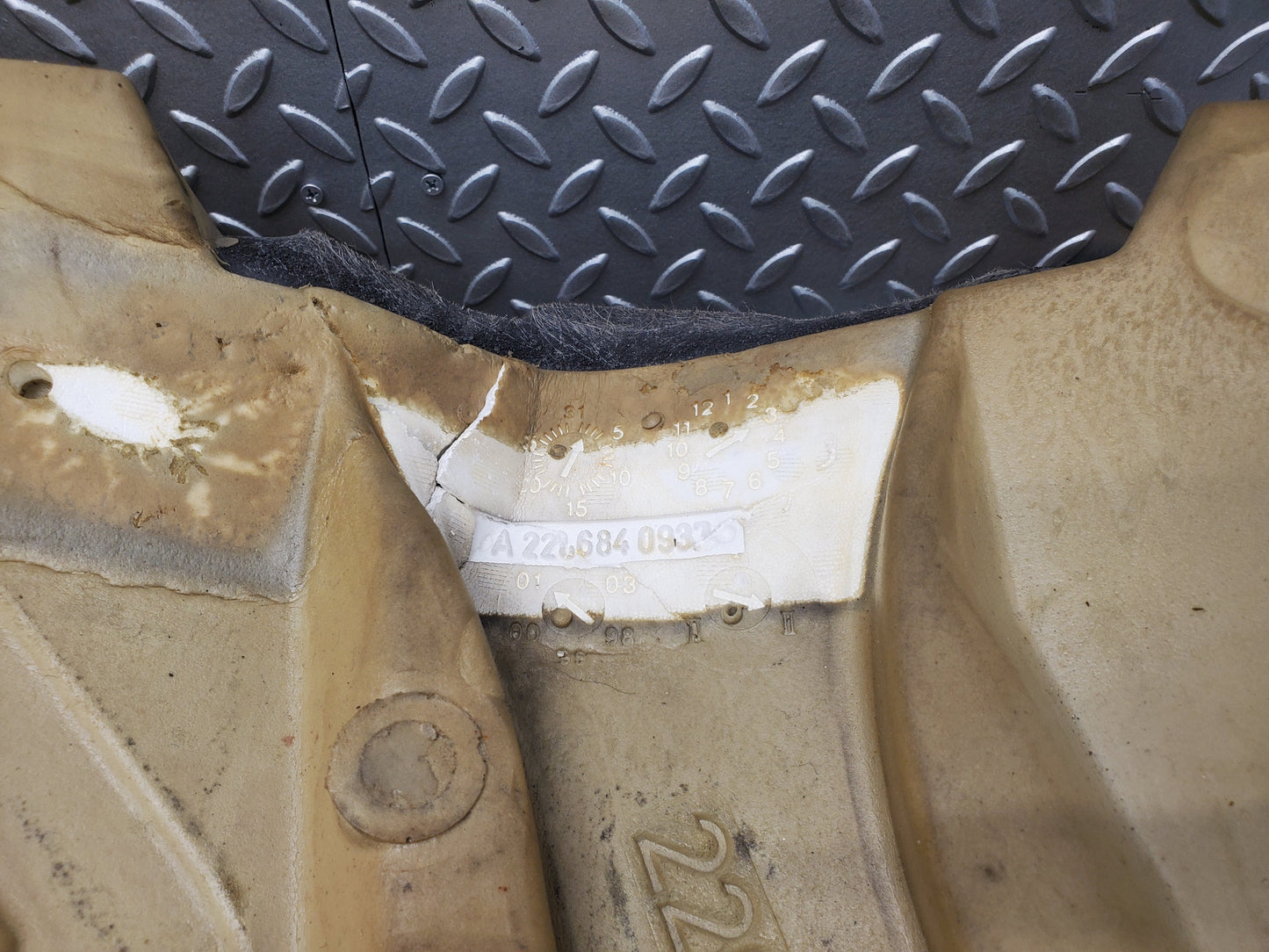 1652 Mercedes-Benz W220 S430 Floor Mat Rear Side 220680004