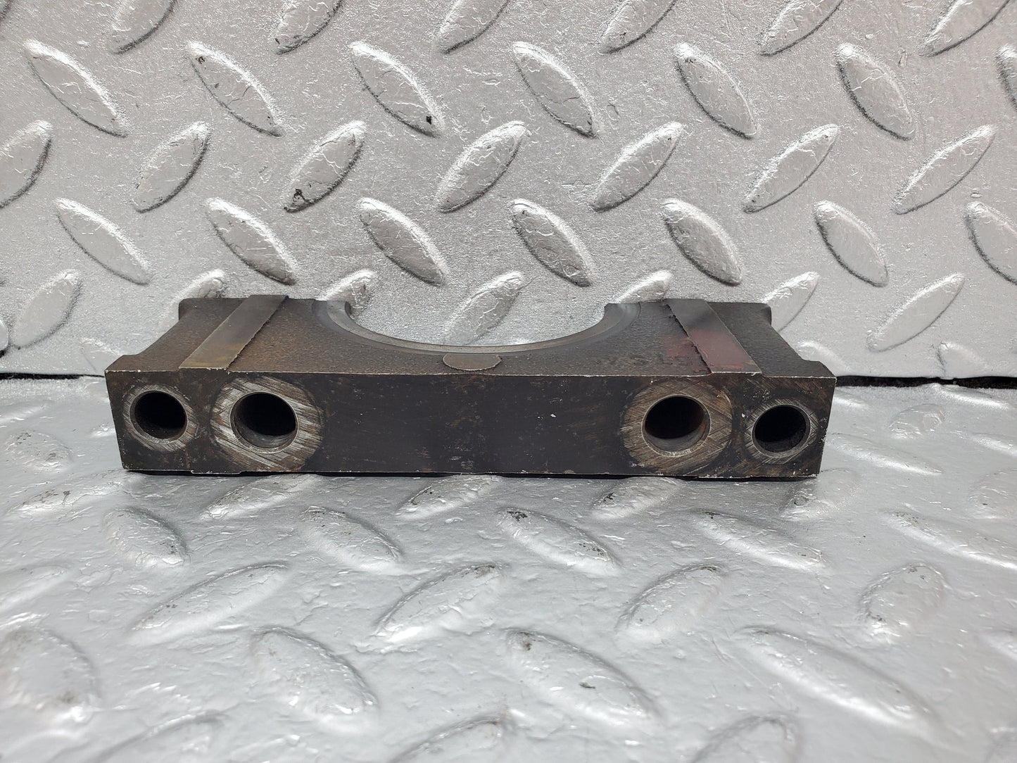 0923 Mercedes-Benz C107 350SLC Coupe Crankshaft Bearing Holder 1160110312