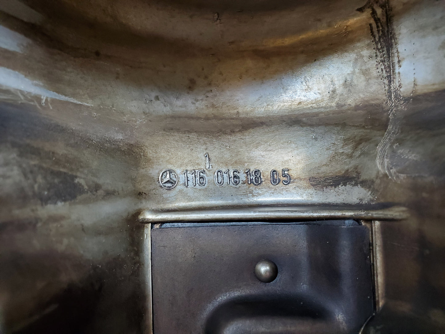 0935 Mercedes-Benz C107 350SLC Coupe Cylinder Head Cover Left Side 1160161805