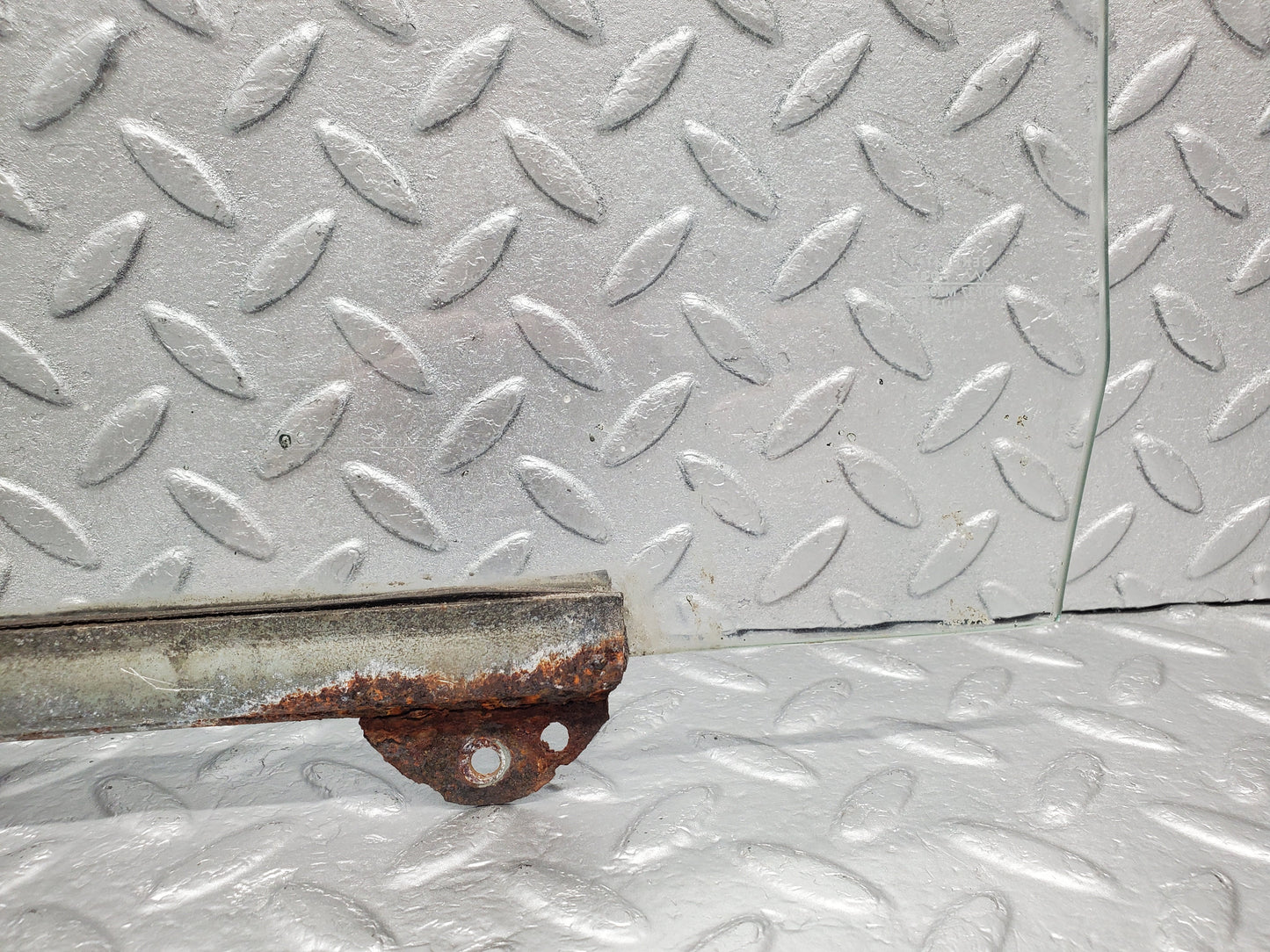 1227 Mercedes-Benz W108 280SE Door Window Glass Rear Right
