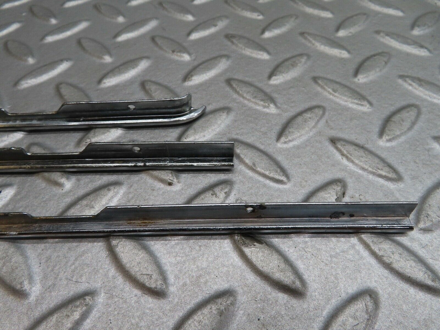 17886 Mercedes-Benz W116 450SEL Dashboard Chrome Trim