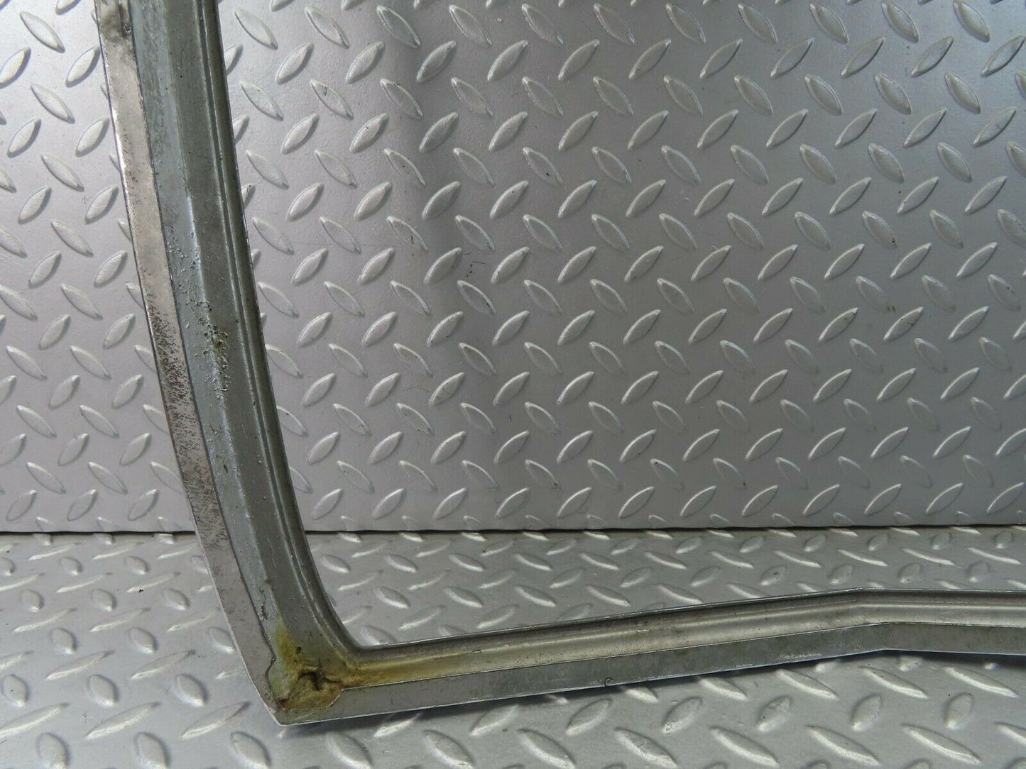 8442 Mercedes-Benz W108 Bonnet Grill Frame Chrome