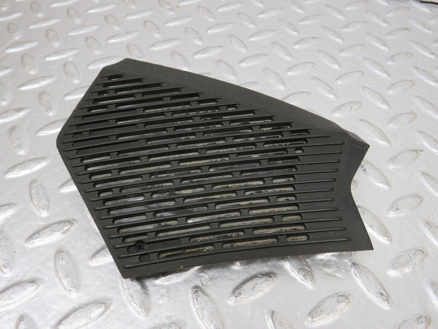 30988 Mercedes-Benz W123 200D Dashboard Speaker Covers