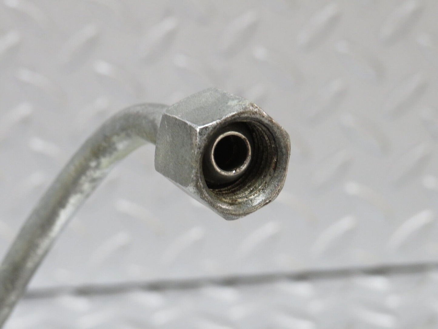 36309 Mercedes-Benz W126 420SE Oil Pipe Line