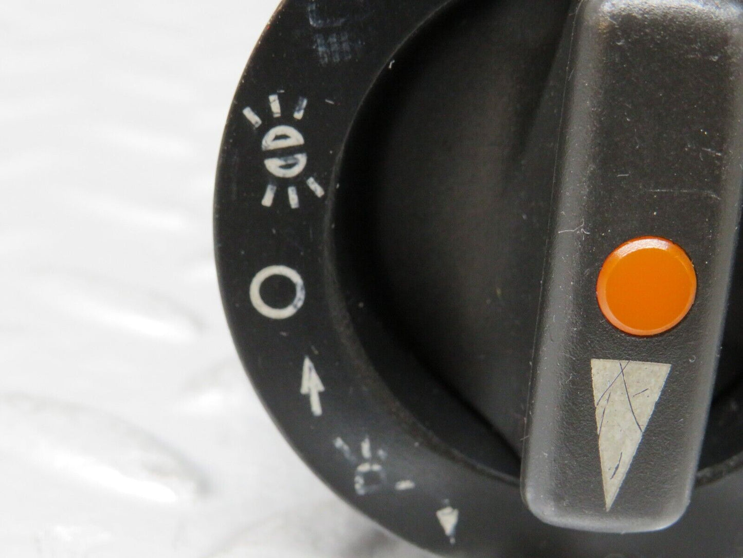25587 Mercedes-Benz W123 200 Headlight Switch