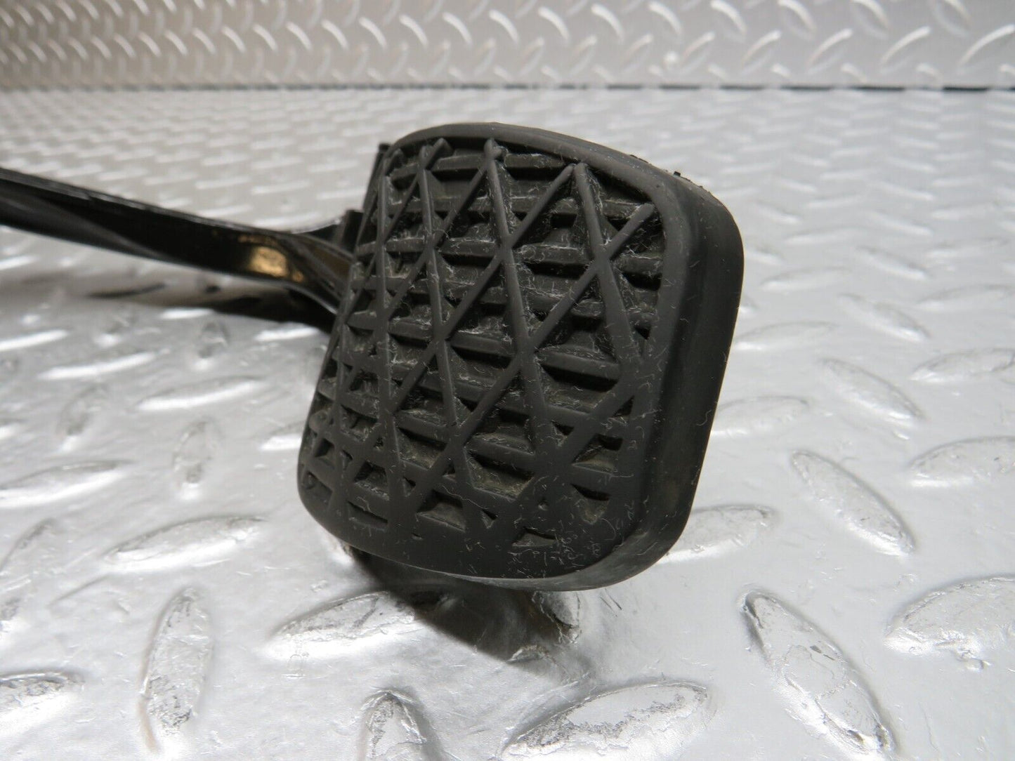 31350 Mercedes-Benz S124 220TE Clutch Pedal 1242900316 2012910282