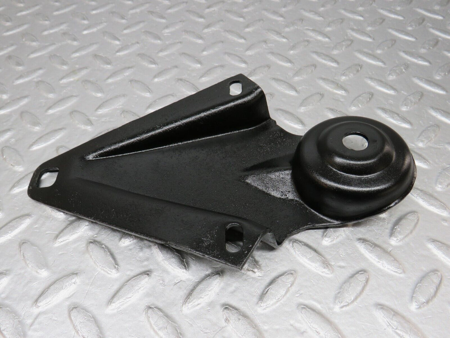 37484 Mercedes-Benz W109 300SEL Rear Suspension Axle Mounting Bracket