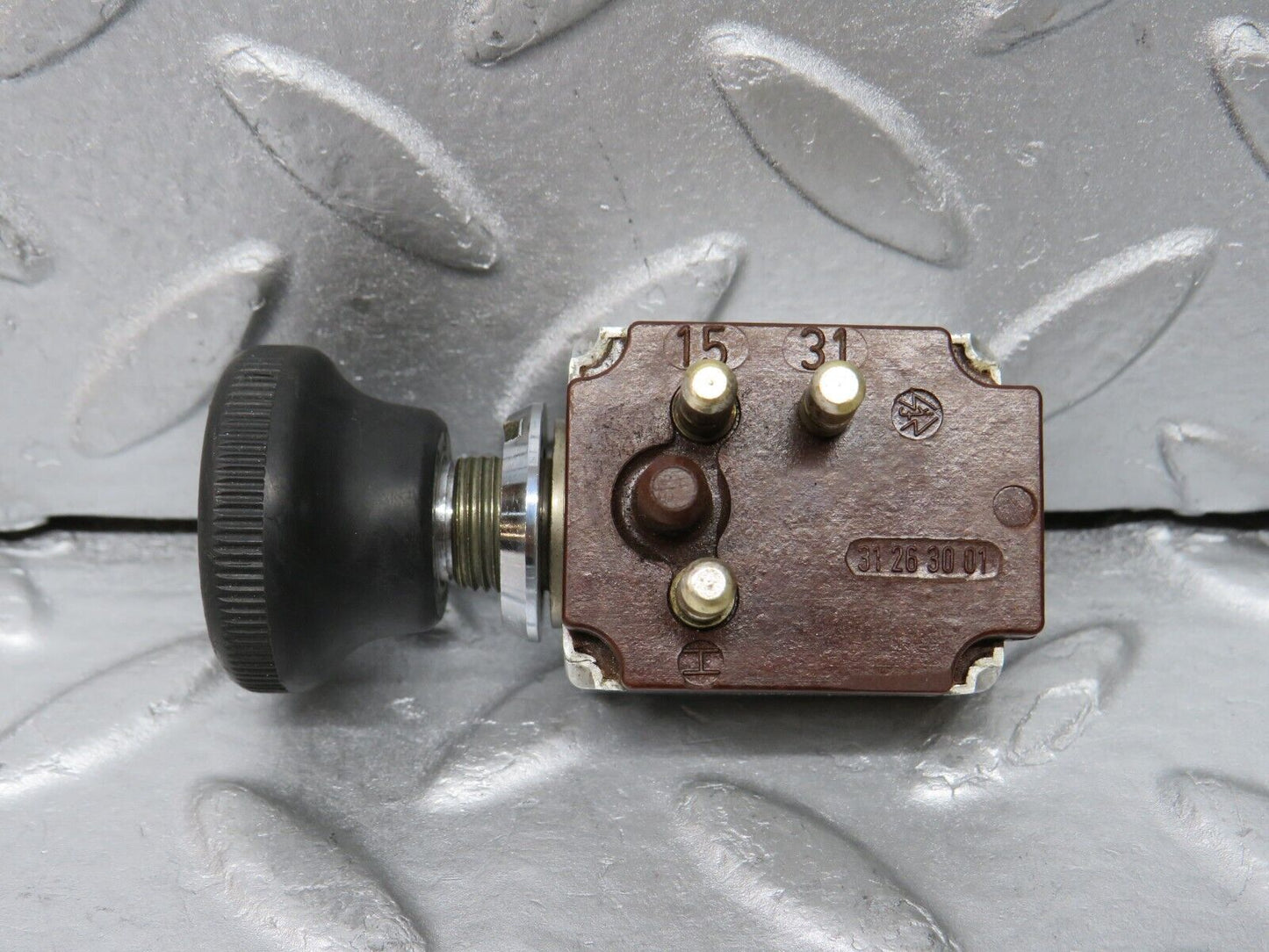 37530 Mercedes-Benz W109 300SEL 3 Pin Pull Switch 31263001