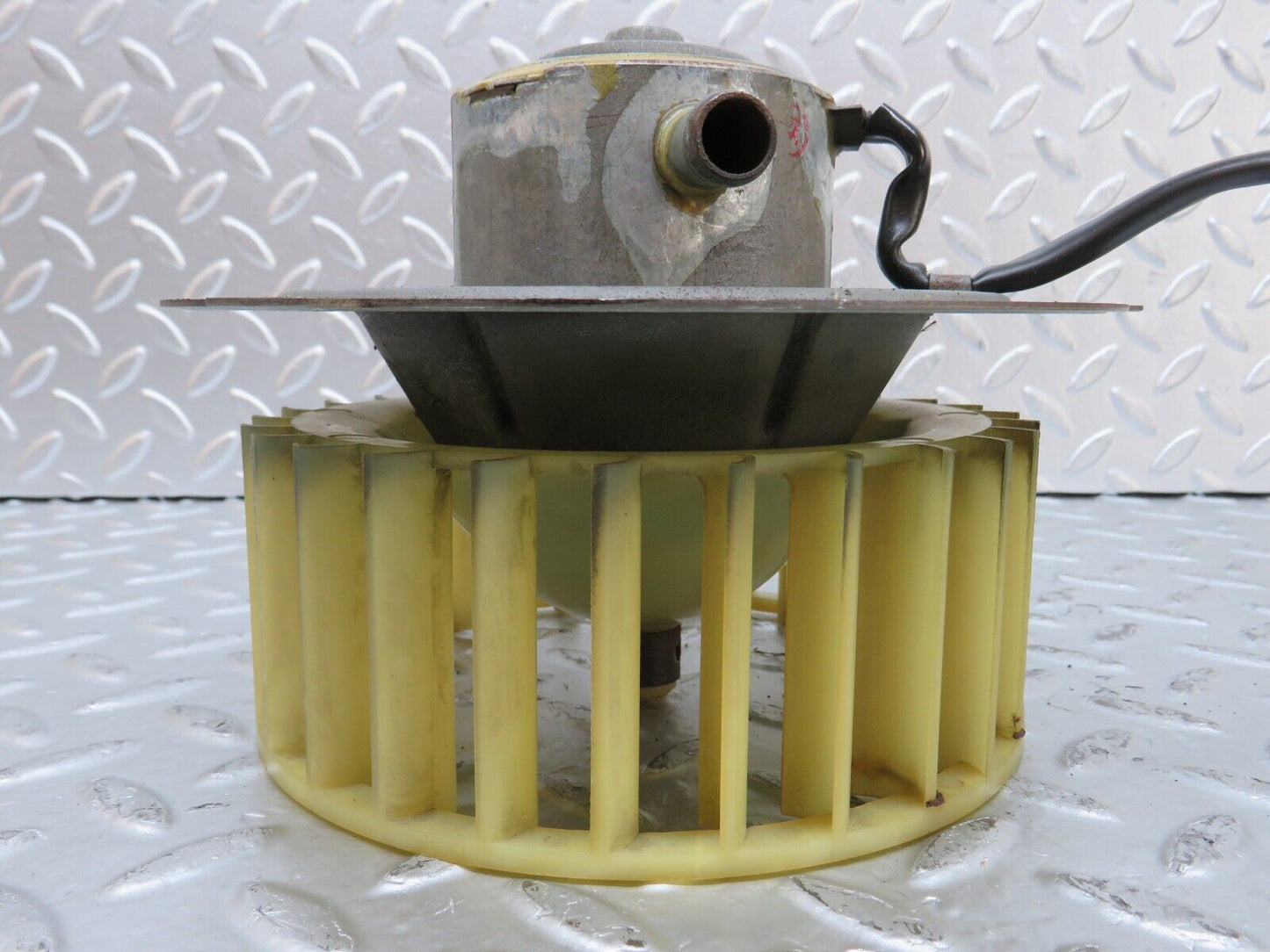 26292 Mercedes-Benz W116 450SE Heater Blower Fan Motor Bosch 0130107012