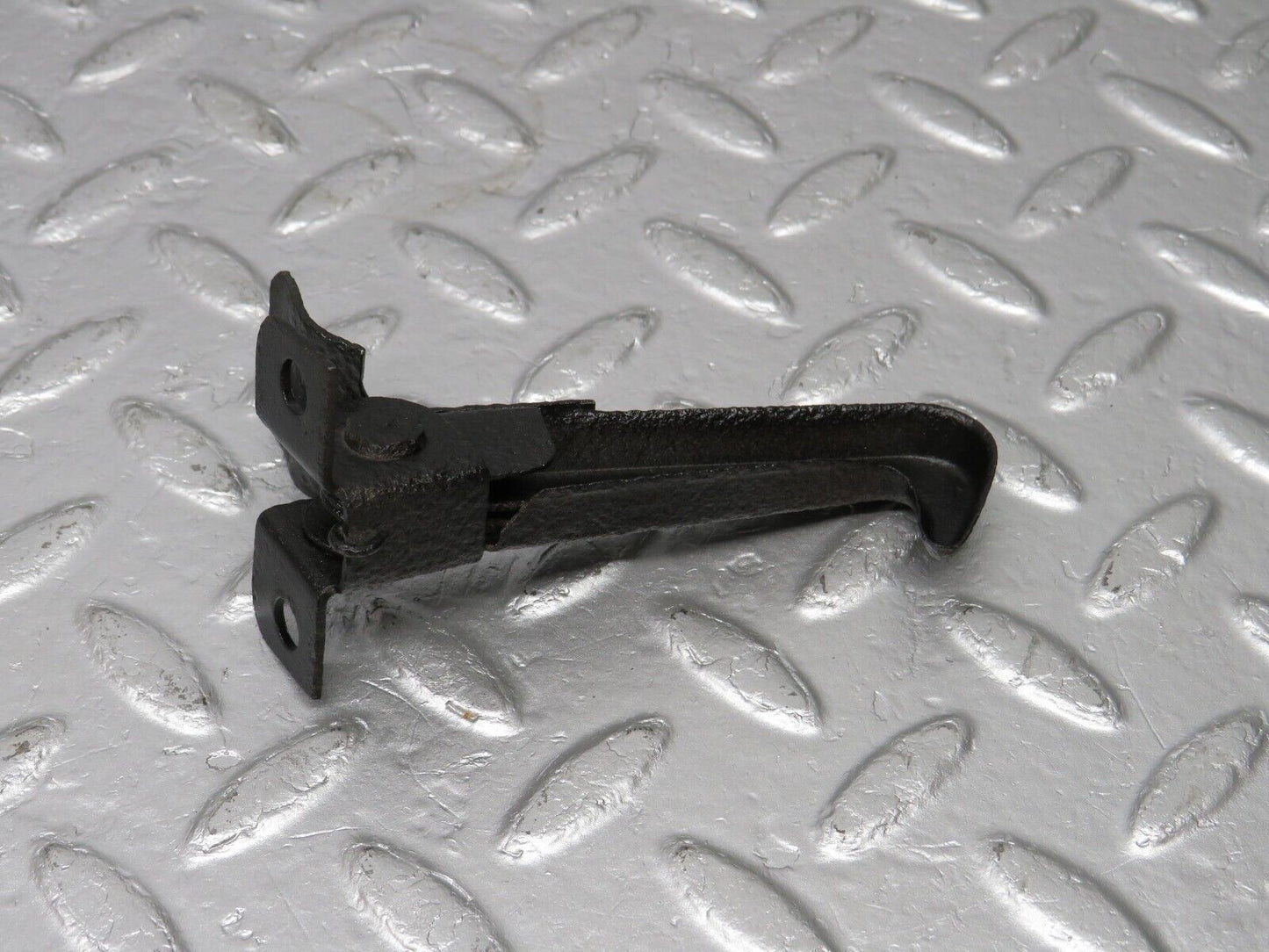 40440 Mercedes-Benz W110 230 Bonnet Safety Latch