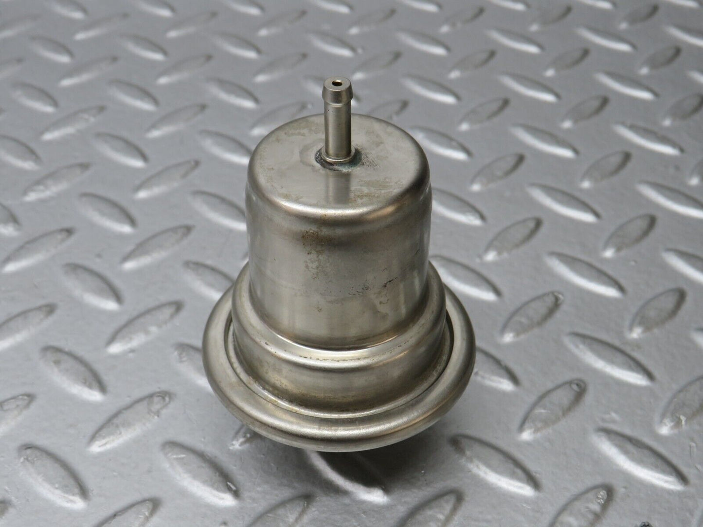 36357 Mercedes-Benz W126 420SE Fuel Pressure Regulator Bosch 0004760921 0438170055
