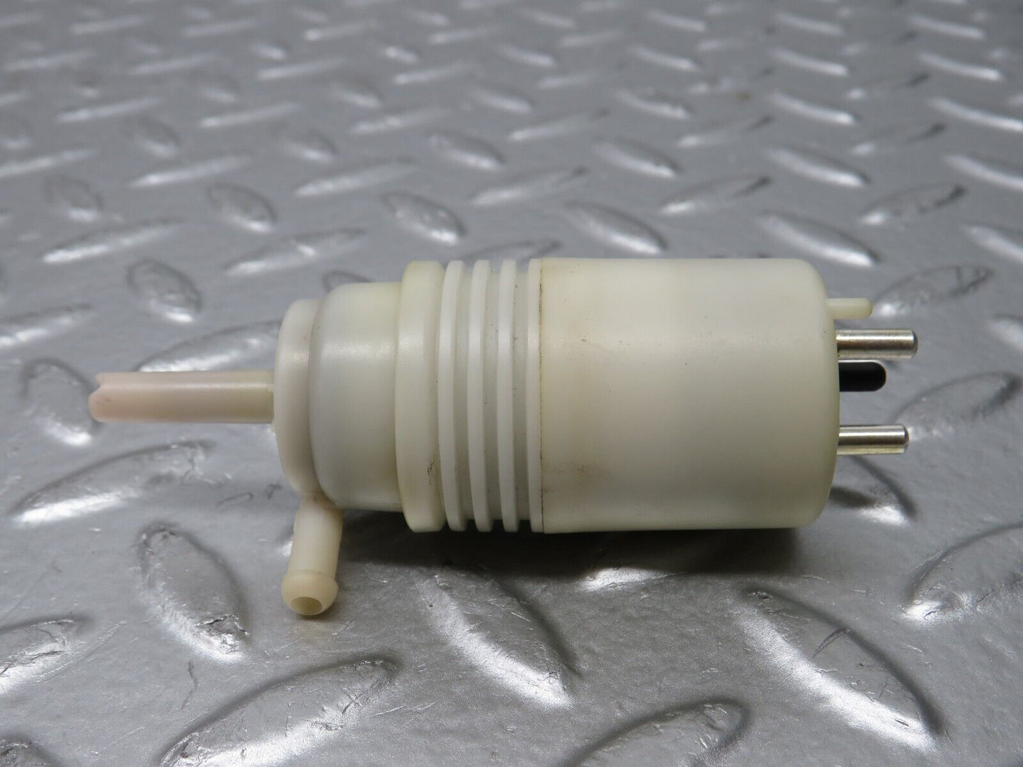 31619 Mercedes-Benz W201 190E Windscreen Washer Pump Hella 1248690421