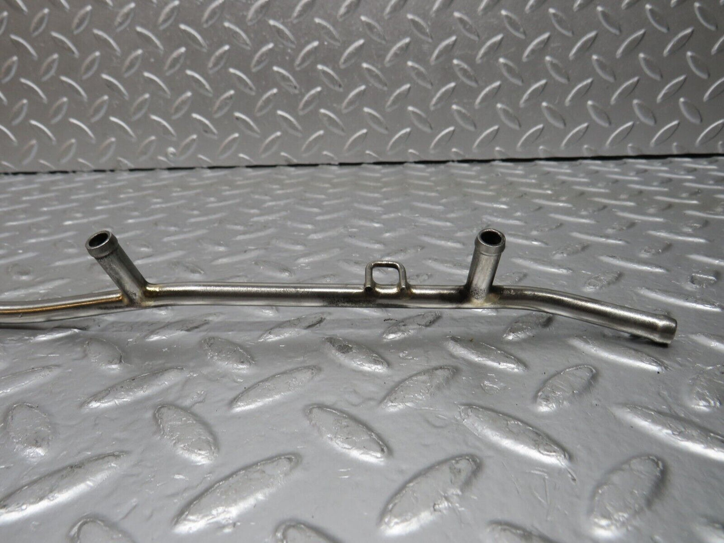 32990 Mercedes-Benz C107 R107 350 V8 Fuel Injection Pipe