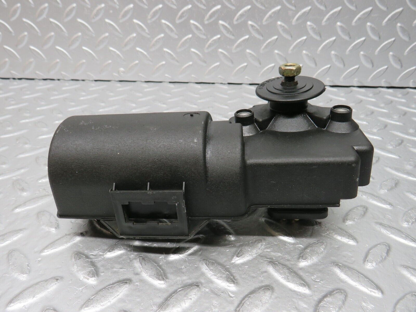 31335 Mercedes-Benz S124 220TE Wagon Wiper Motor Bosch 0390241410