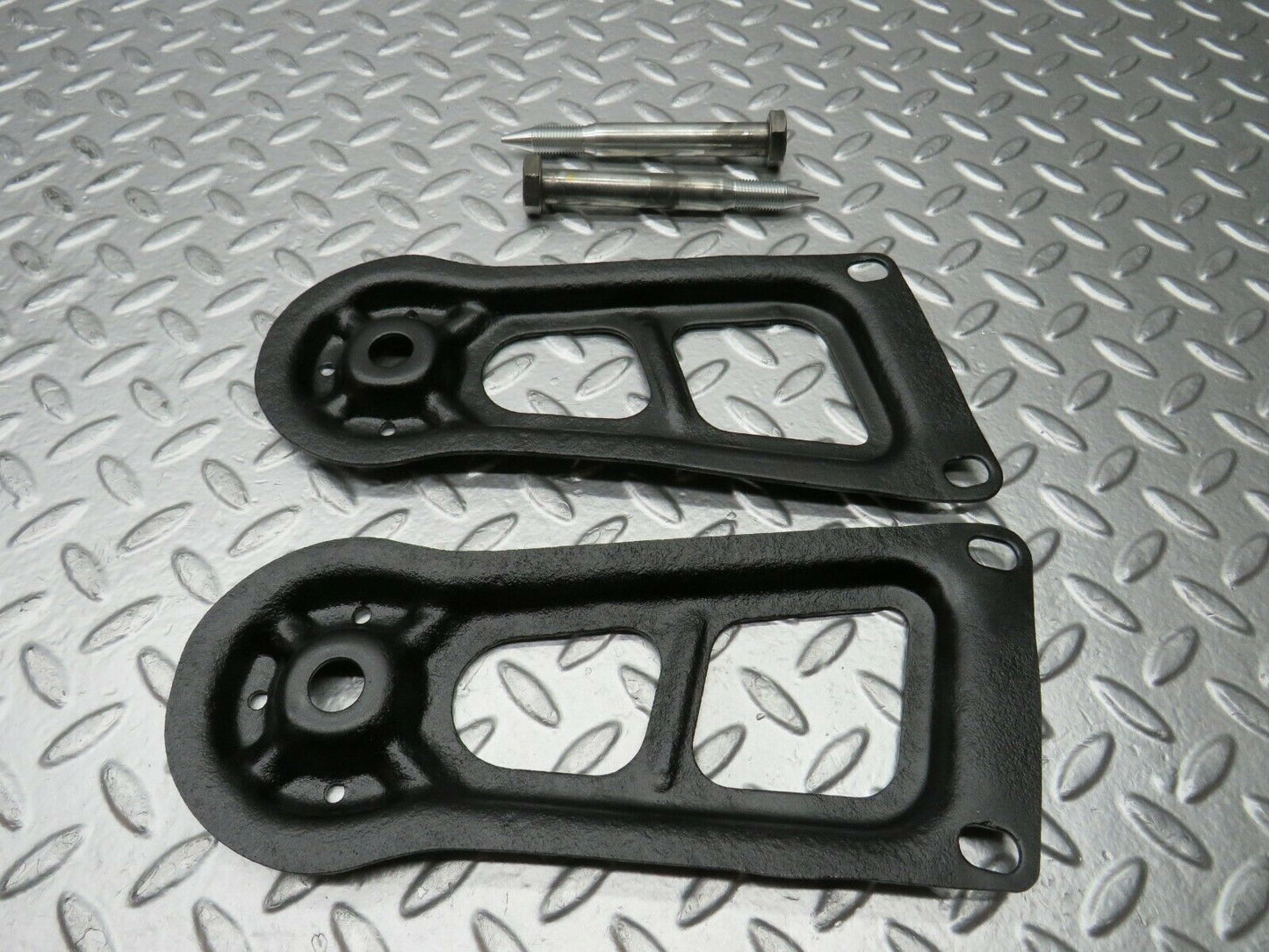 24102 Mercedes-Benz W123 280E Rear Suspension Axle Mounting Bracket