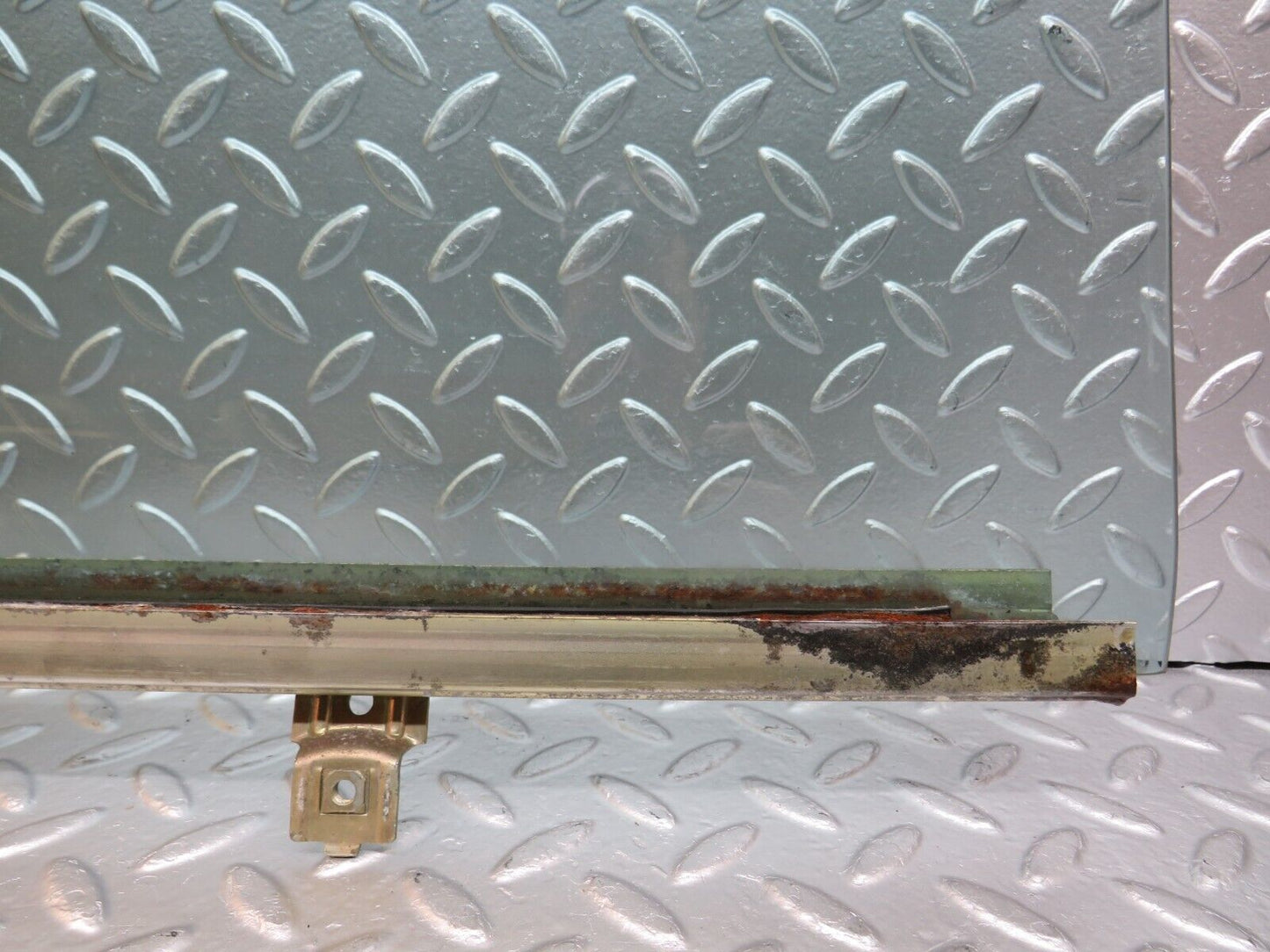 25471 Mercedes-Benz W123 200 Rear Left Door Window Glass