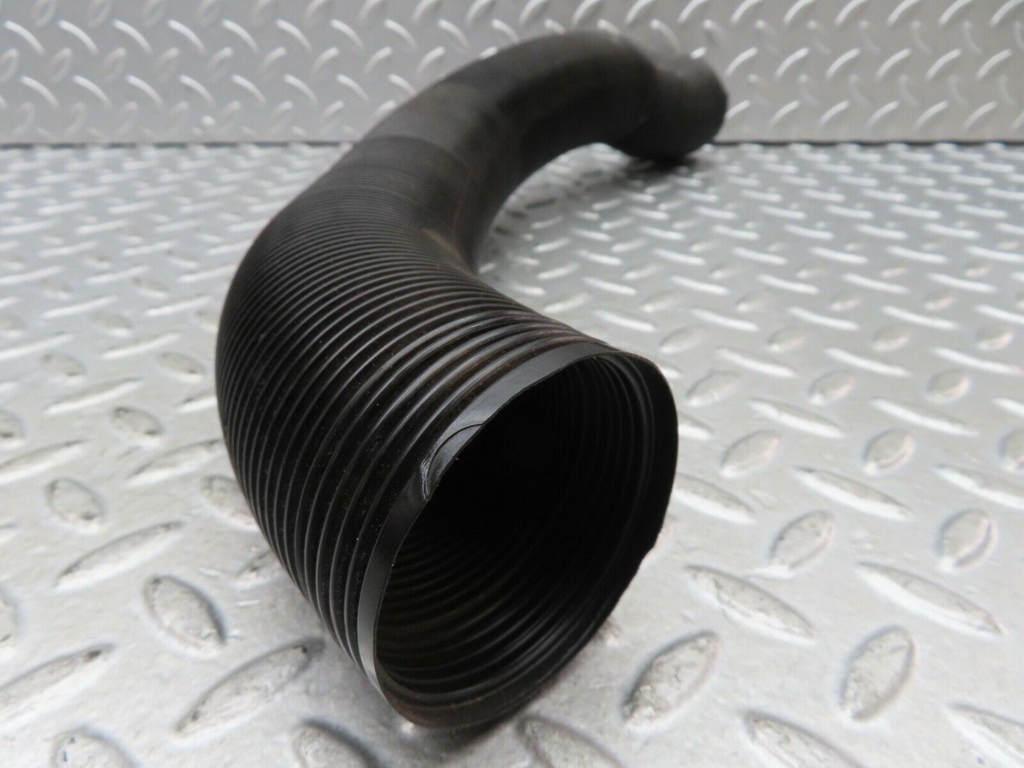 19045 Mercedes-Benz W123 300D Heater Pipe Air Pipe Right Side