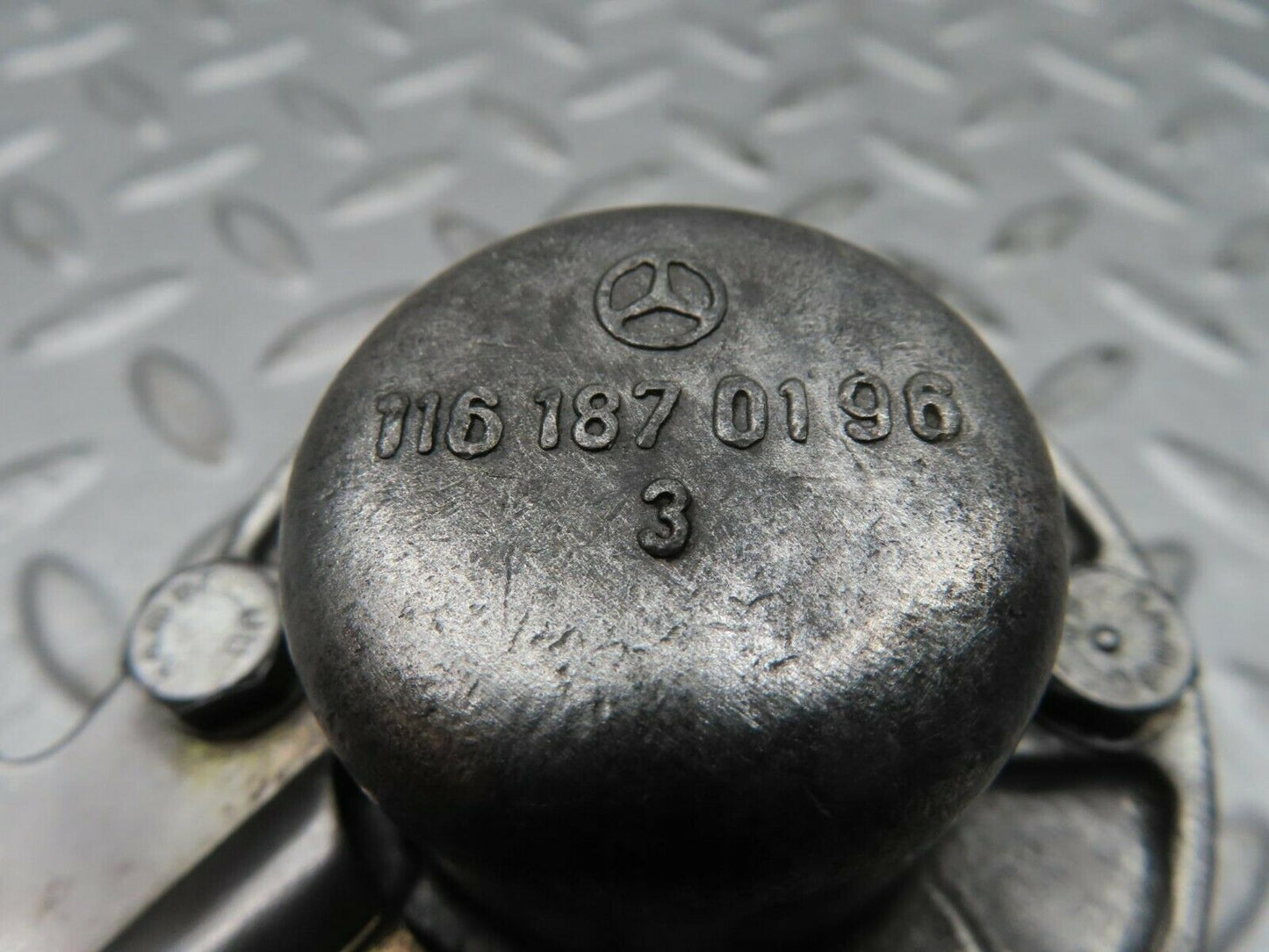 16670 Mercedes-Benz C107 380SLC Oil Pressure Damper 1161870494
