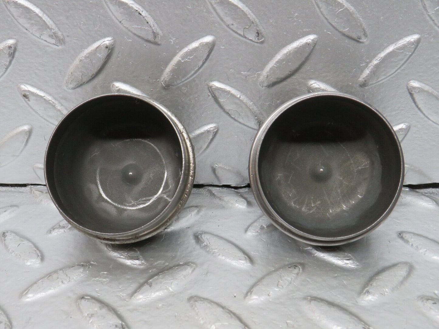 33016 Mercedes-Benz C107 R107 350 V8 Wheel Hub Locking Cap