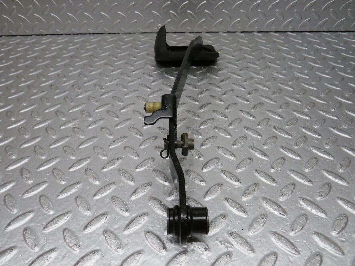 33427 Mercedes-Benz W202 C180 Brake Pedal With Rubber 1232910082