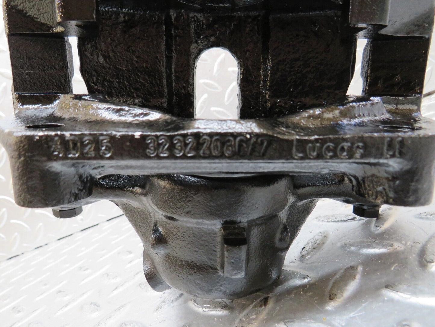 25980 Mercedes-Benz W124 280E Front Left Brake Caliper 32322047/7