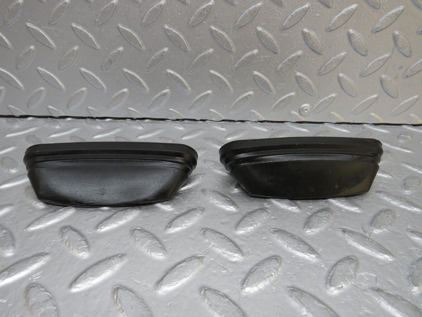 37021 Mercedes-Benz C126 420SEC Coupe Dashboard Centre Air Vent Rubber 2x 1269970181