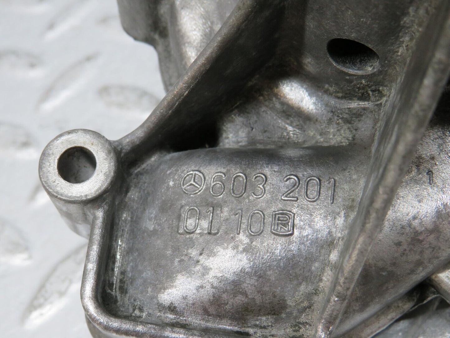 25365 Mercedes-Benz W201 190D Water Pump 6032010110