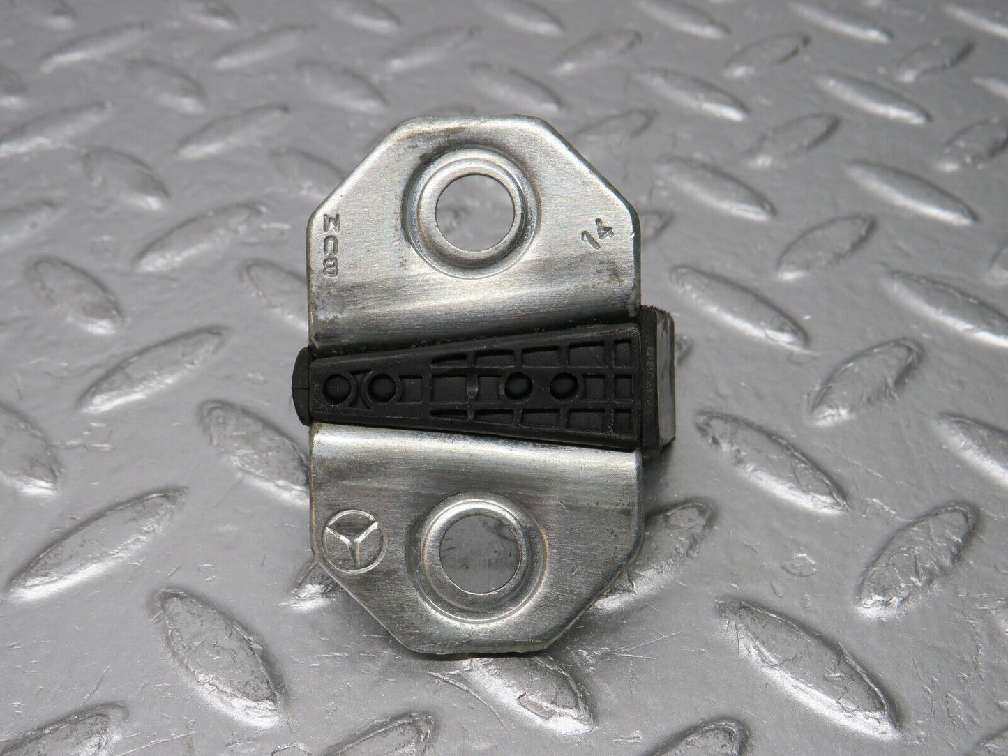 31323 Mercedes-Benz S124 220TE Wagon Door Lock Latch