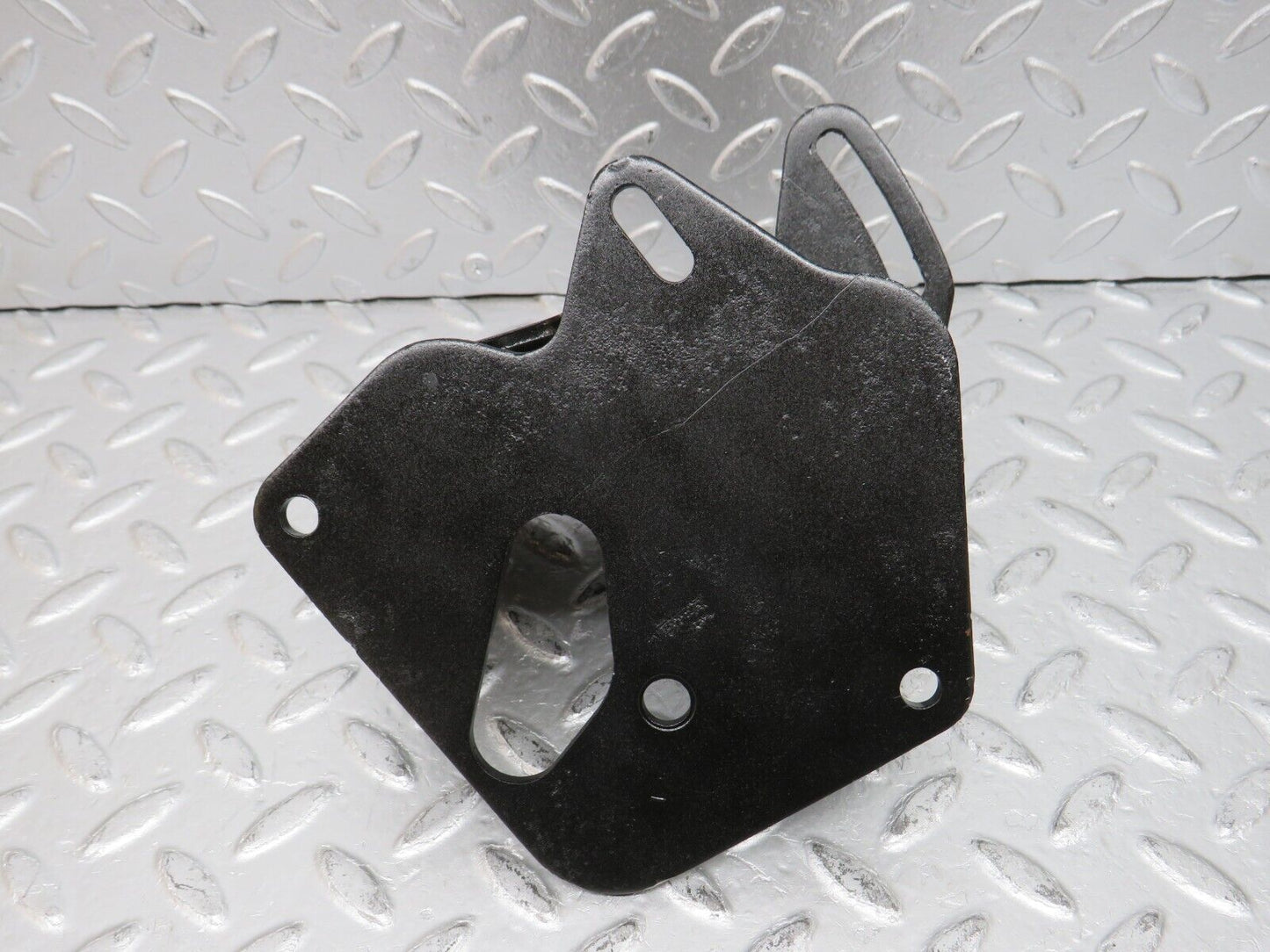 32816 Mercedes-Benz C107 R107 350 V8 Power Steering Pump Bracket
