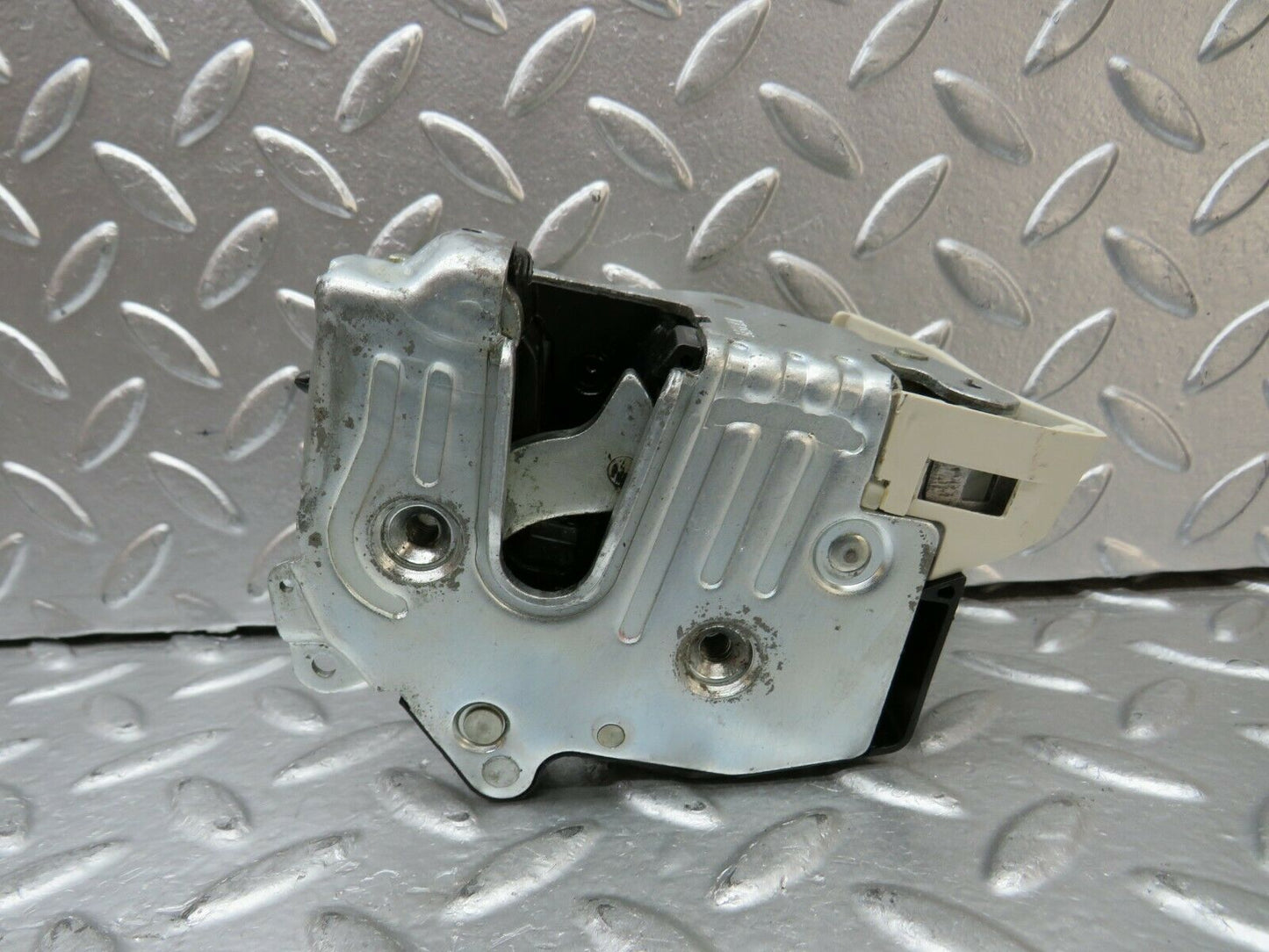 24198 Mercedes-Benz S124 220TE Wagon Rear Right Door Lock Mechanism