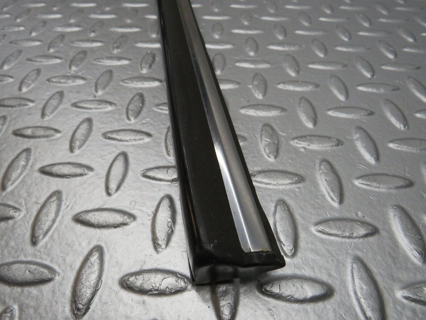 40128 Mercedes-Benz R107 350SL Coupe Left Door Centre Moulding Trim