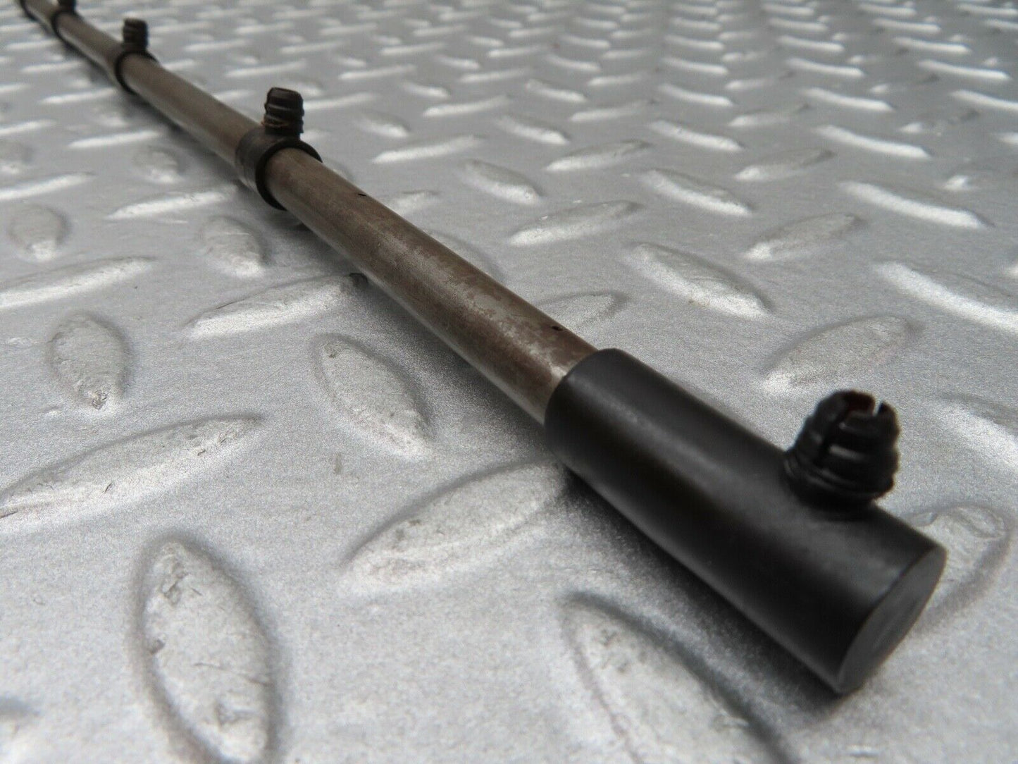16765 Mercedes-Benz C107 380SLC Camshaft Oil Tube