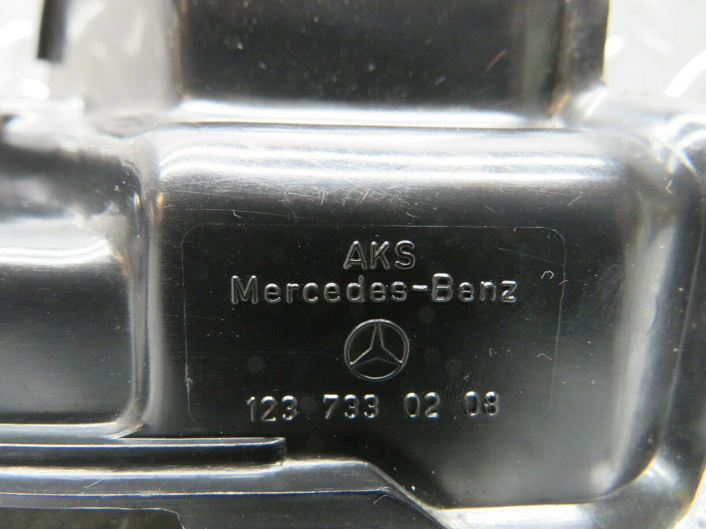 21982 Mercedes-Benz S123 280TE Rear Right Door Lock Mechanism 1237230208