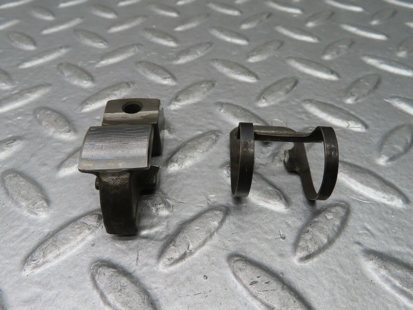 20724 Mercedes-Benz R107 450SL Valve Rocker Arm With Retaining Spring