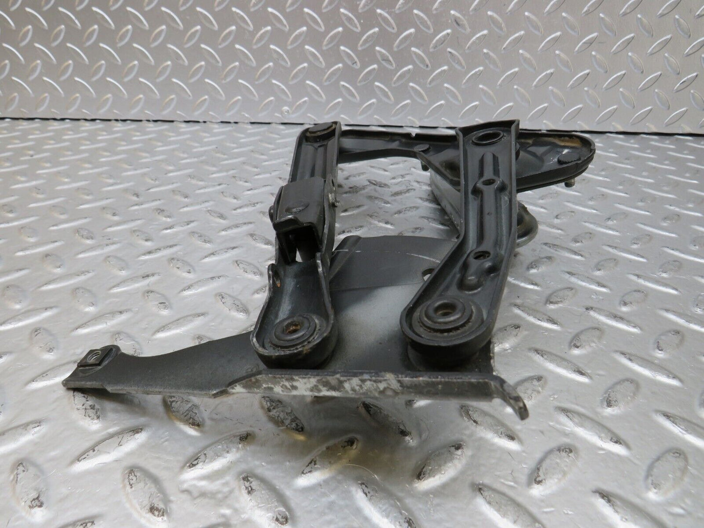 26672 Mercedes-Benz C124 220CE Coupe Bonnet Hinge Right Side 1298870174