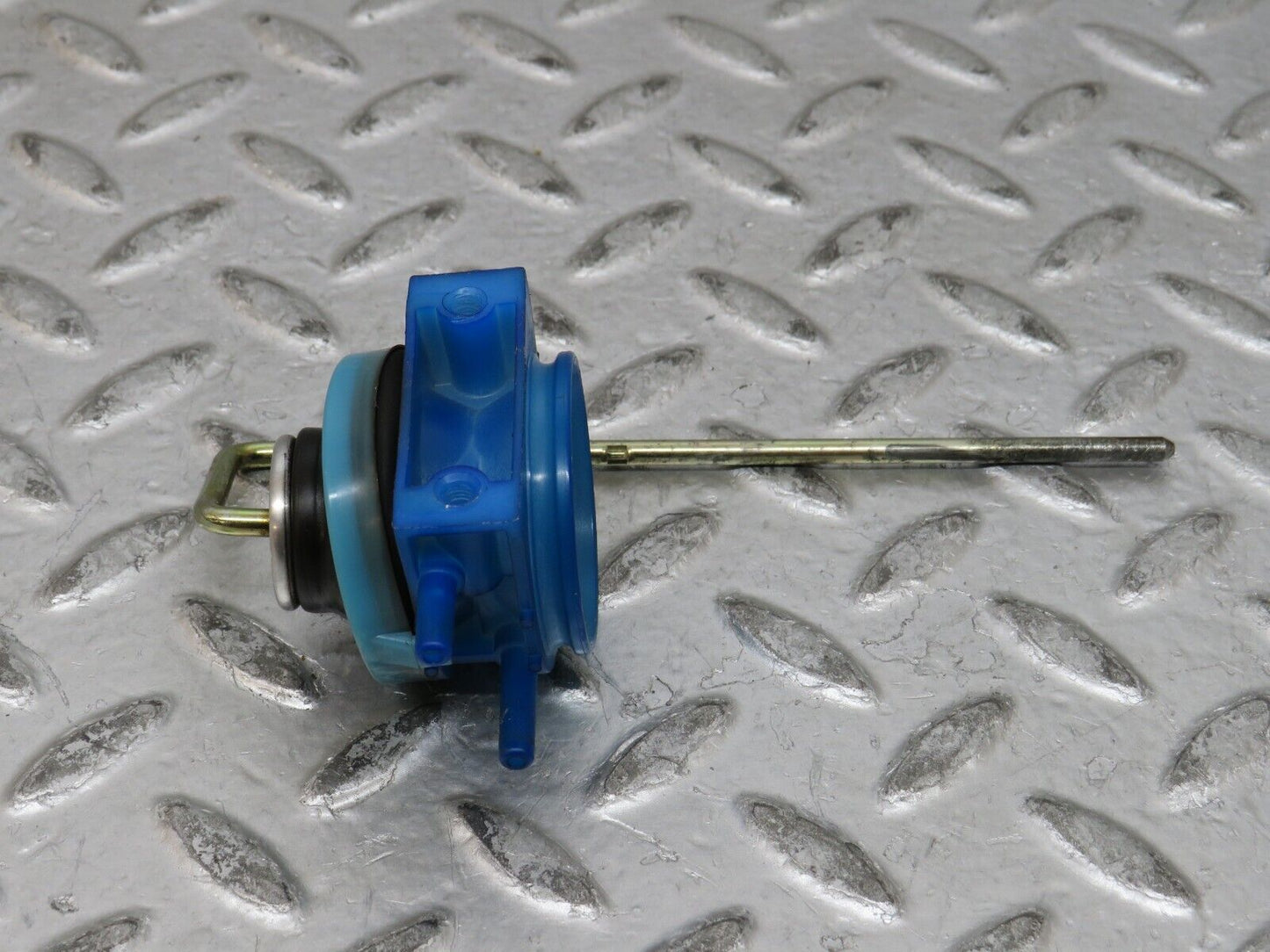 28371 Mercedes-Benz S123 240D Wagon Fuel Tank Flap Cap Vacuum Actuator