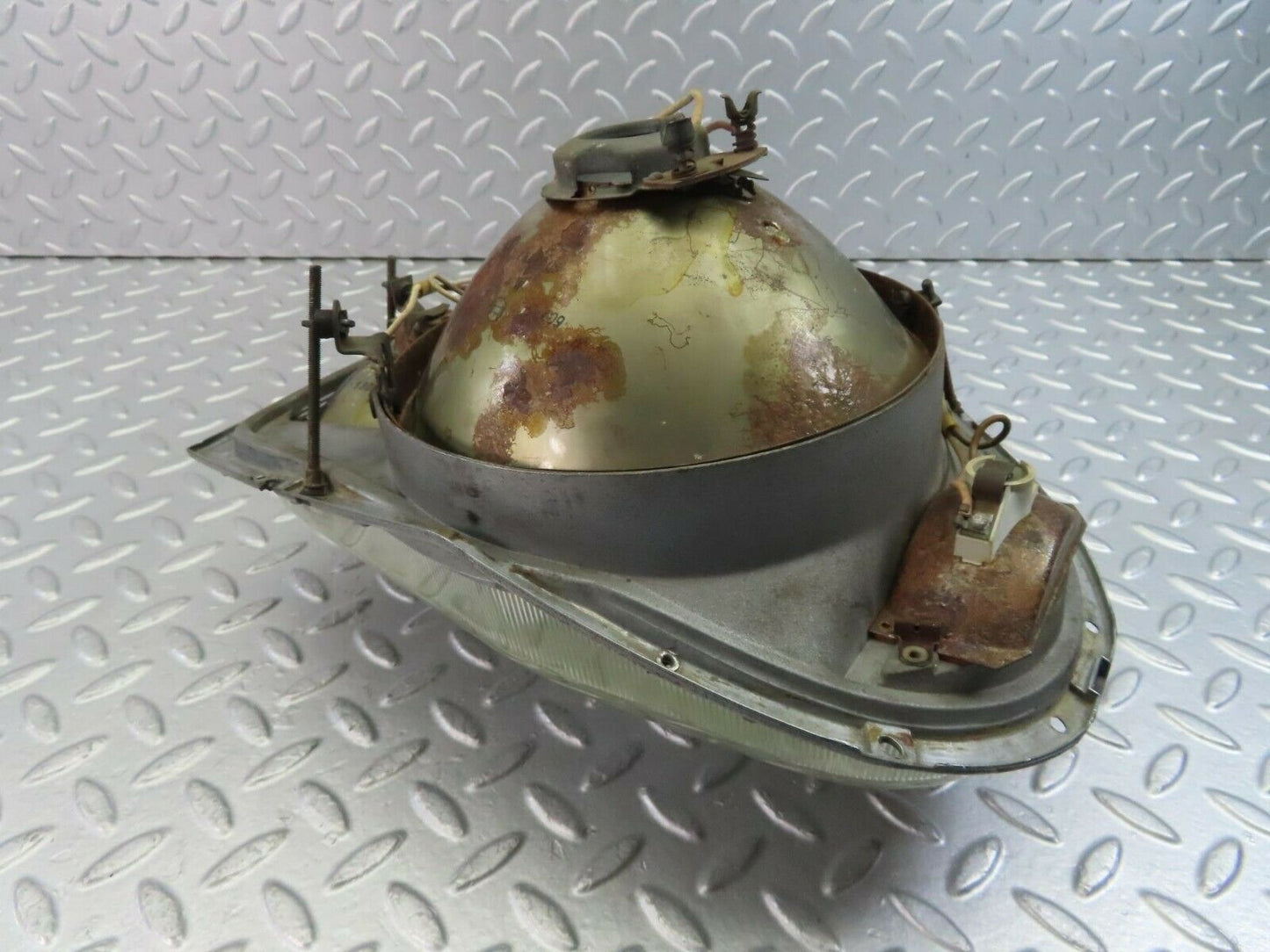 10638 Mercedes-Benz W108 Euro Headlight Bosch 1305320078