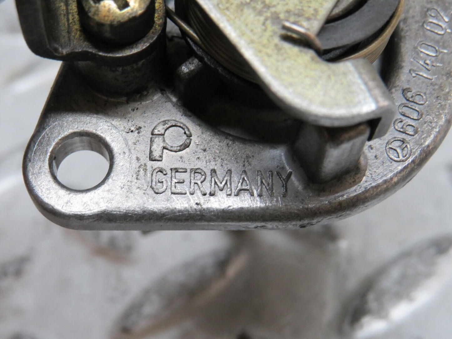 27814 Mercedes-Benz S124 300TE Wagon Intake Valve Pierburg 6061400231