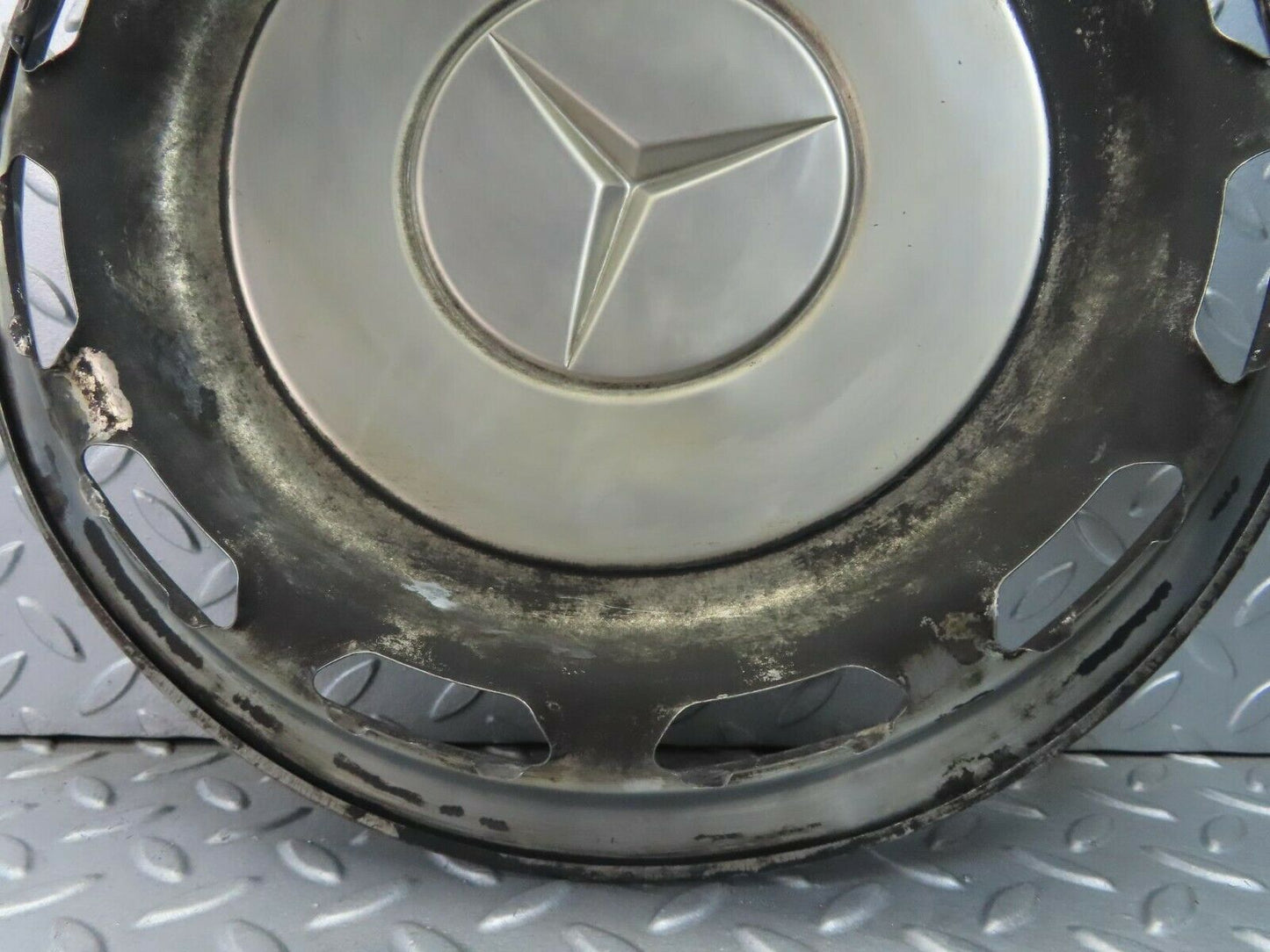 8388 Mercedes-Benz Vintage Wheel Trim Hub Cap 14