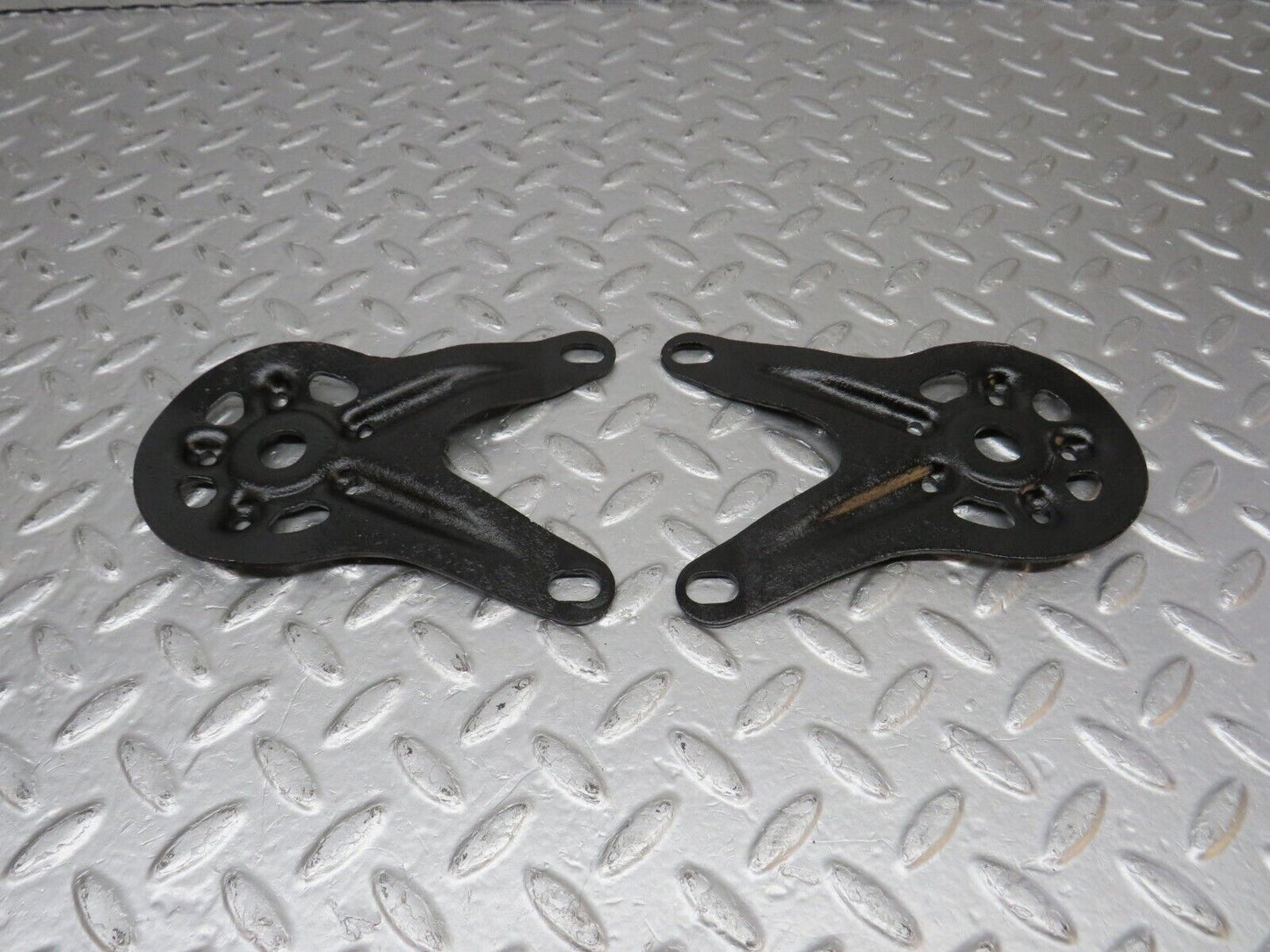 39931 Mercedes-Benz R107 350SL Coupe Rear Suspension Axle Mounting Bracket