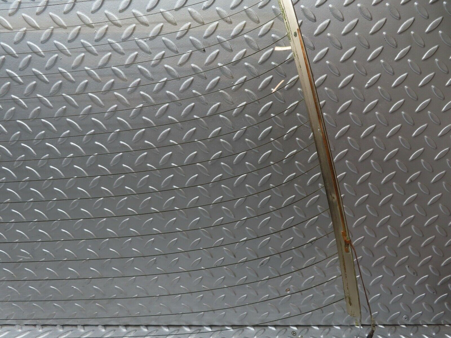 19203 Mercedes-Benz W123 300D Rear Heated Windscreen Glass