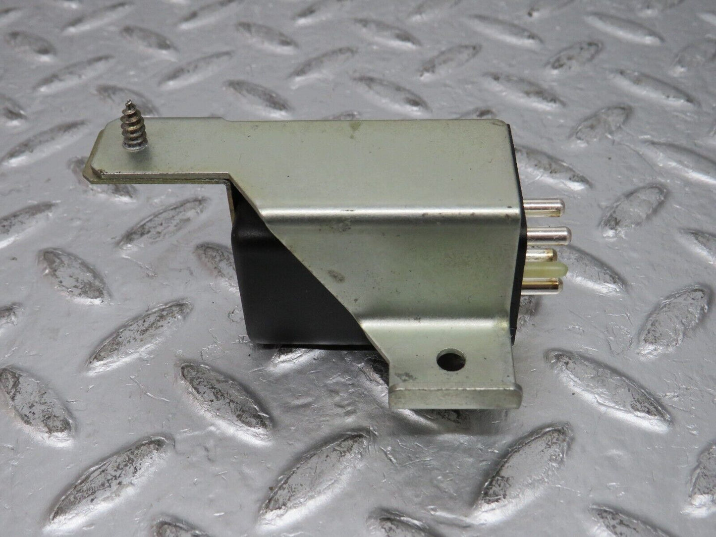 32392 Mercedes-Benz S124 300TE Wagon Instrument Cluster Light Relay 0045450832