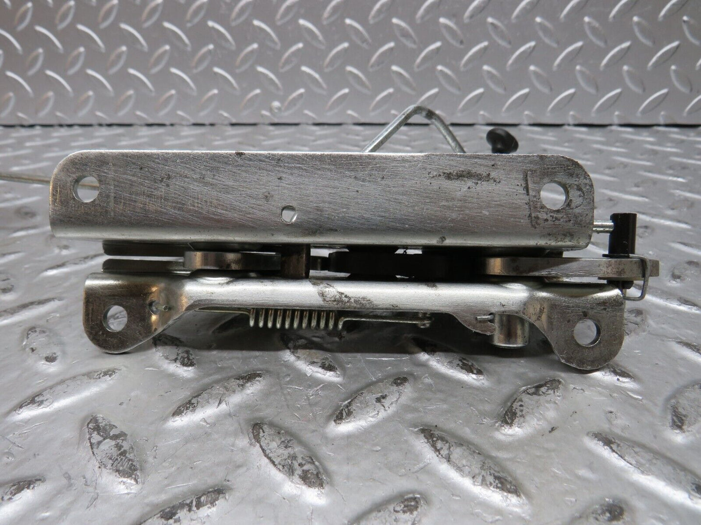 27836 Mercedes-Benz S124 300TE Wagon Rear Left Seat Bench Locking Mechanism