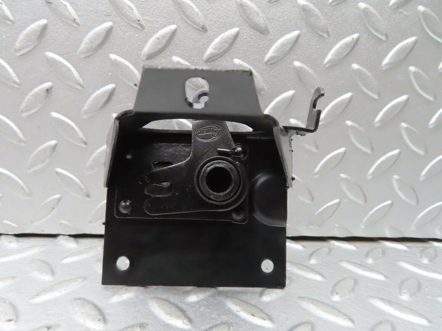 19002 Mercedes-Benz W121 190b Ponton Bonnet Lock Lower