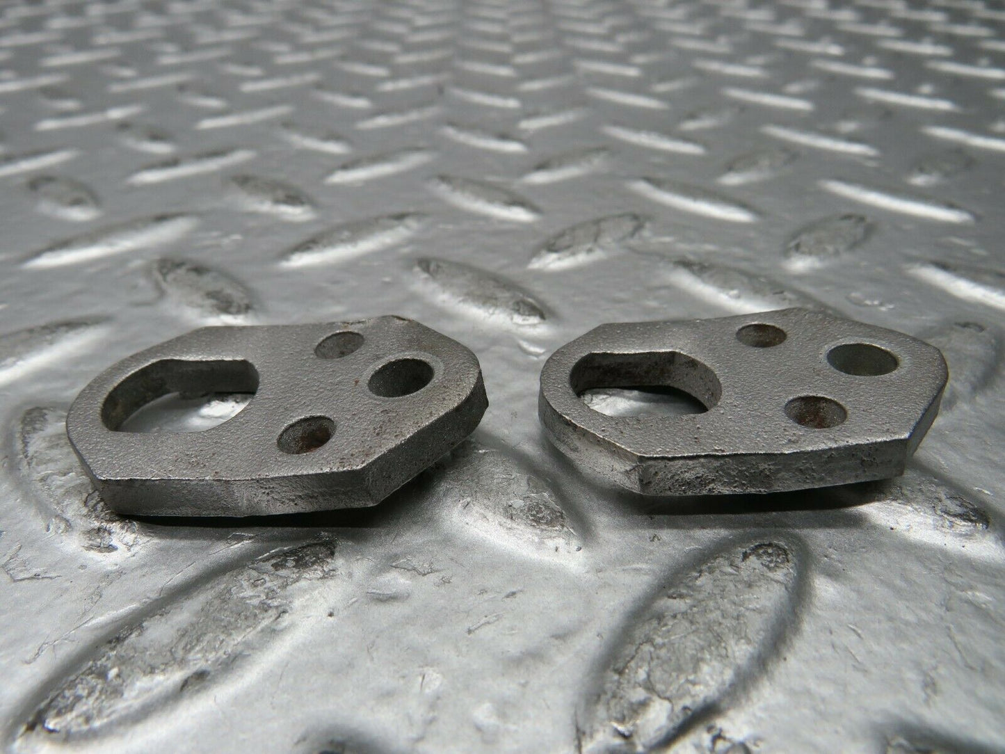 23170 Mercedes-Benz C107 450SLC Coupe Fuel Injector Bracket Pair