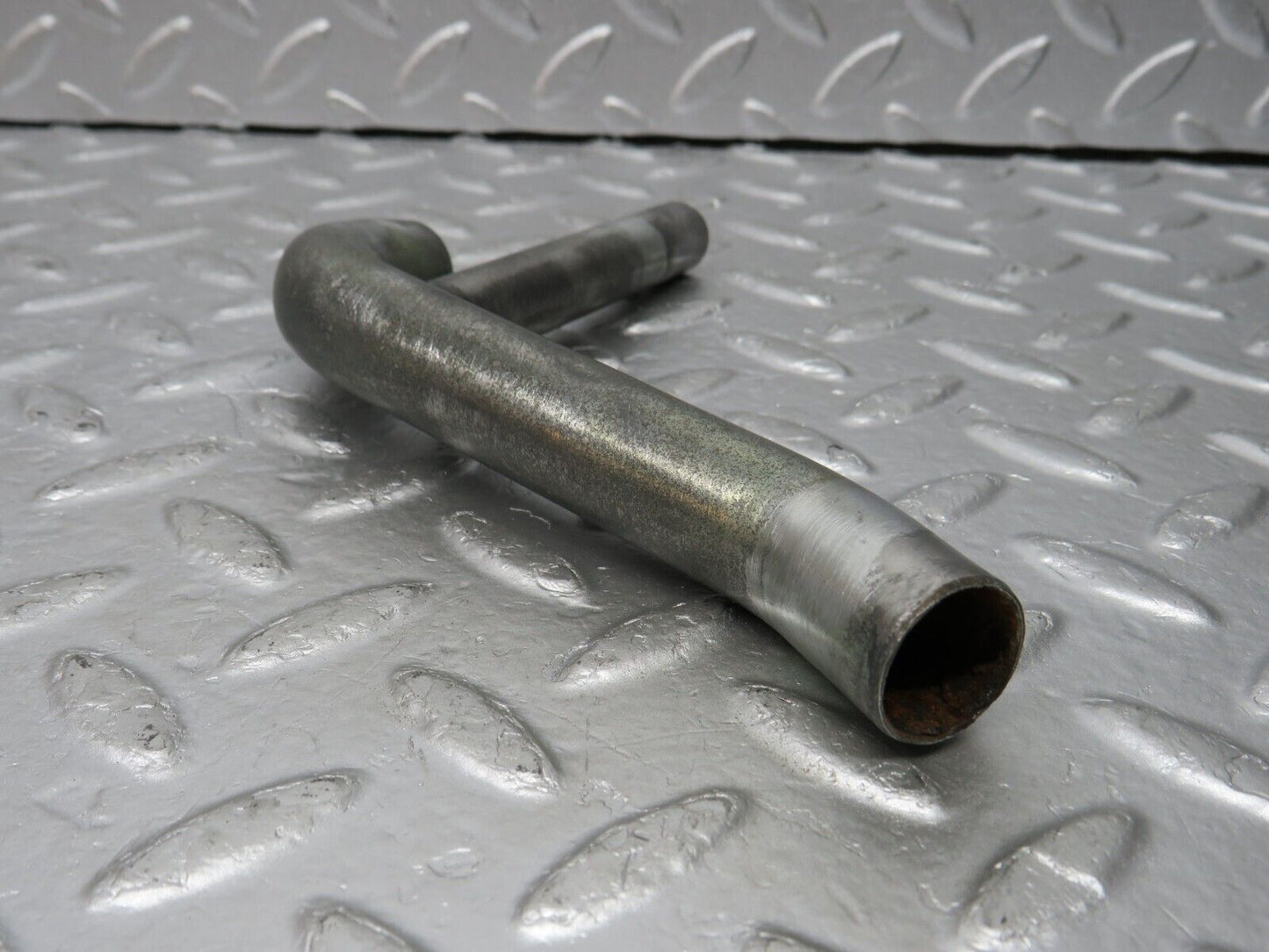 33072 Mercedes-Benz C107 R107 350 V8 Air Intake Pipe