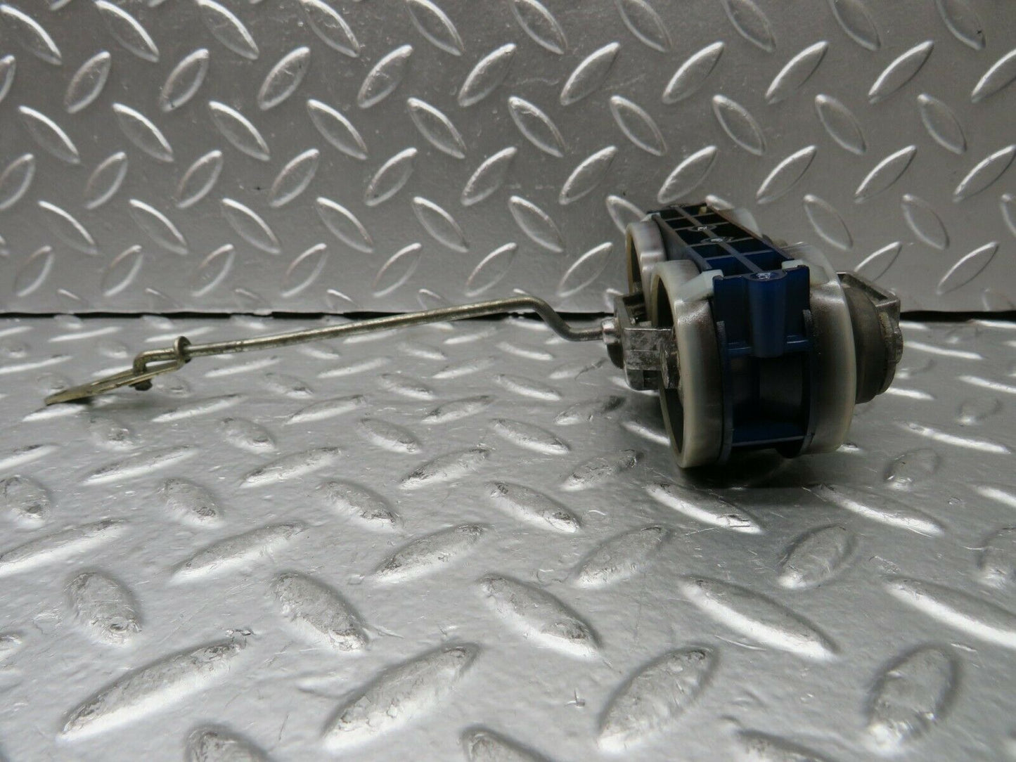 23136 Mercedes-Benz C123 230CE Coupe Door Lock Vacuum Actuator Left