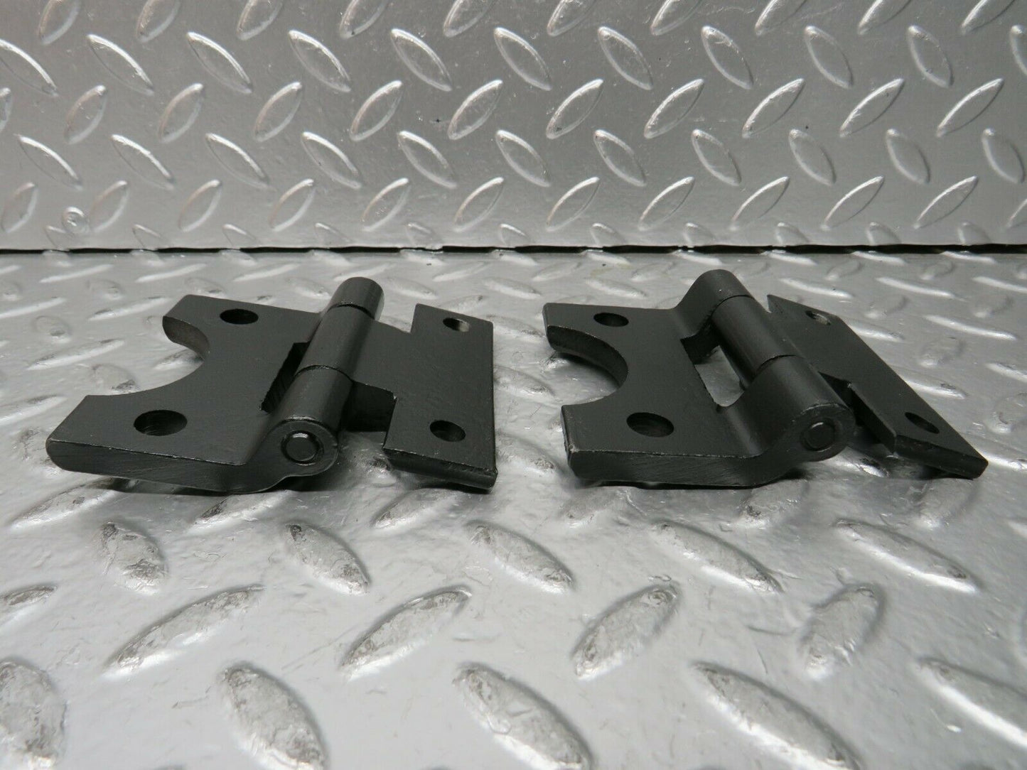 23377 Mercedes-Benz W116 350SE Left Door Hinges Pair