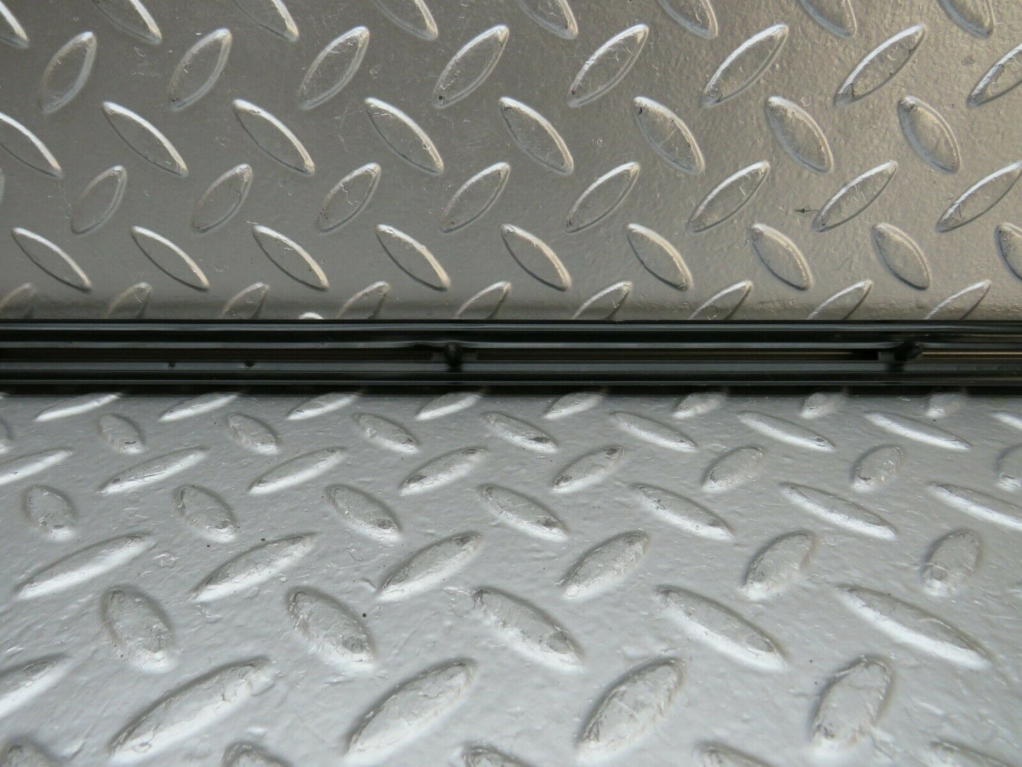 24008 Mercedes-Benz W123 280E Front Left Door Centre Moulding Trim